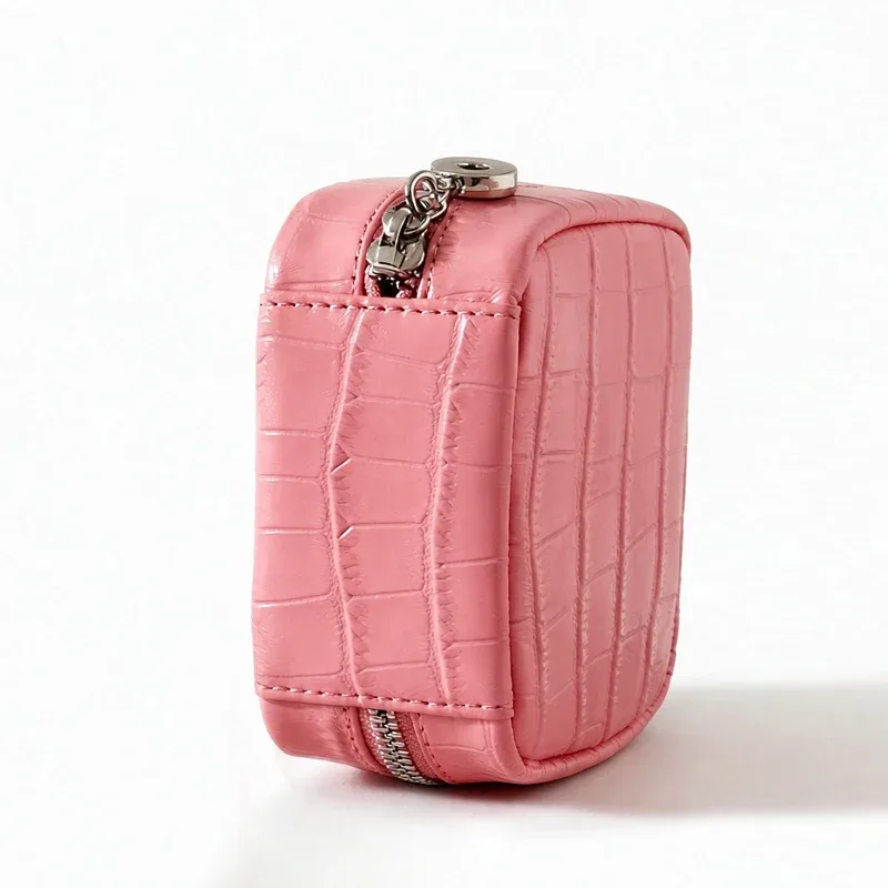 pochette de maquillage mini personnalisable avec initiales en cuir de vachette motif crocodile pour femmes, sacs à main de luxe de créateur, nouveauté 2026, organisateur de voyage