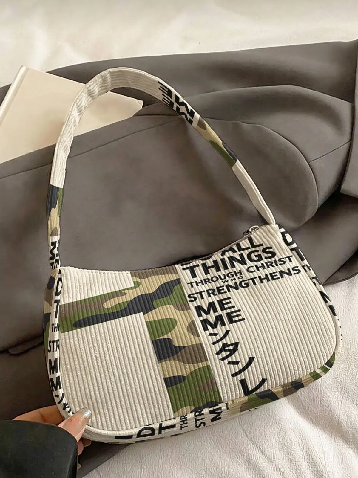 sac à bandoulière tendance à imprimé camouflage, sac sous le bras en velours côtelé pour un usage quotidien décontracté