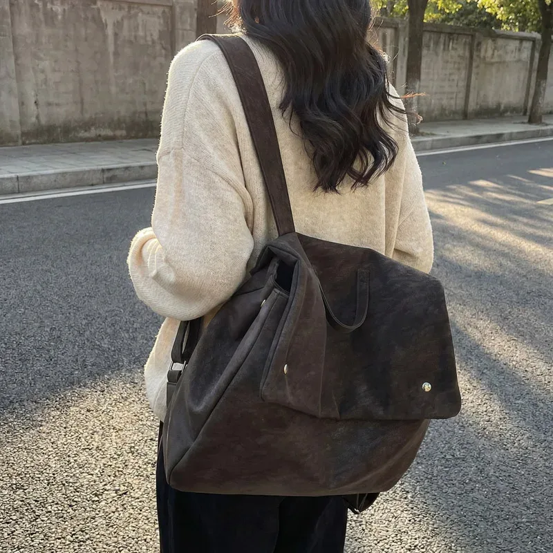 sacs à dos style preppy rétro, niche de luxe, sacs de livres à rabat en daim haut de gamme pour étudiants, grand sac à bandoulière de voyage, nouvelle collection 2026