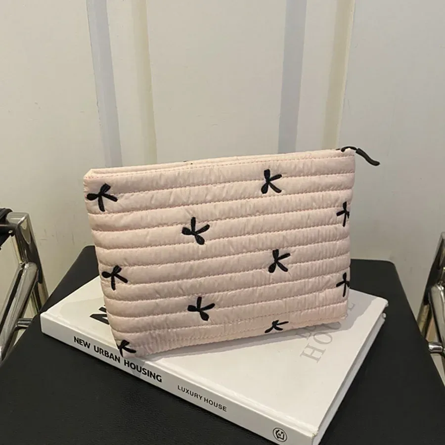 sac fourre-tout brodé avec nœud pour femme, trousse de maquillage portable, pochette de rangement mignonne pour cosmétiques et articles de toilette, sac à main matelassé en coton avec fermeture éclair