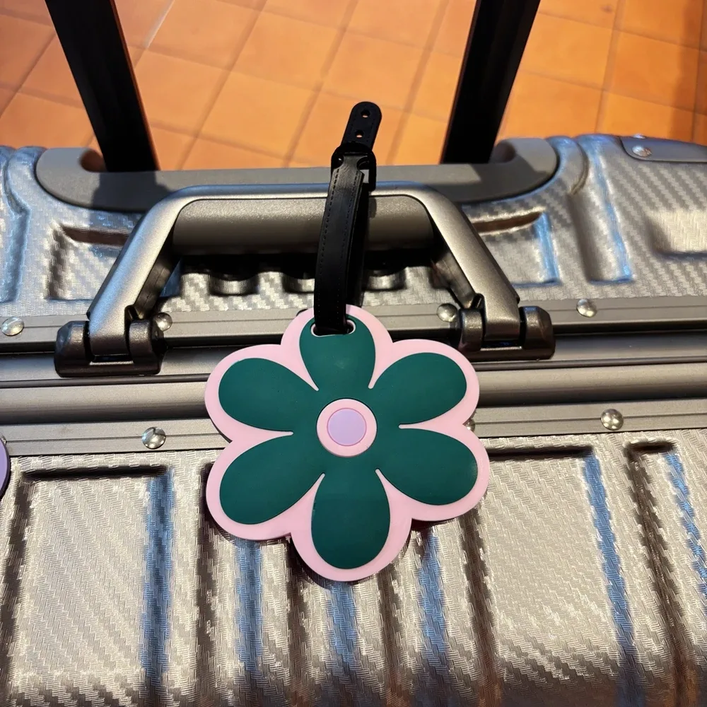 étiquette bagage pvc florale personnalisable rose violet rouge vert centre blanc pendentif anti perte accessoire voyage