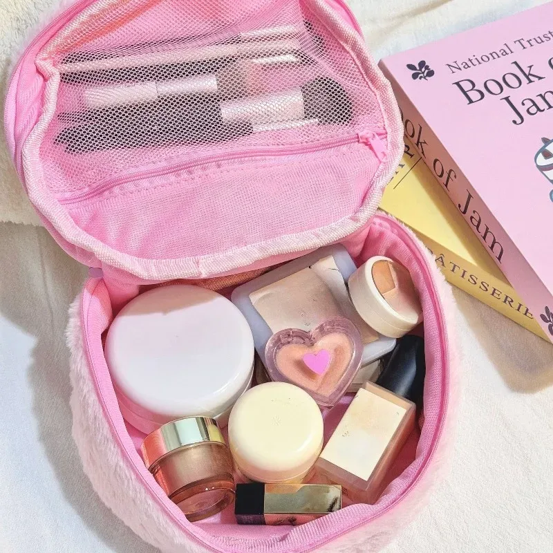 Trousse de maquillage en peluche fraise, jolie trousse de voyage de grande capacité, pochette de toilette avec poignée, organisateur de rangement de brosses pour filles