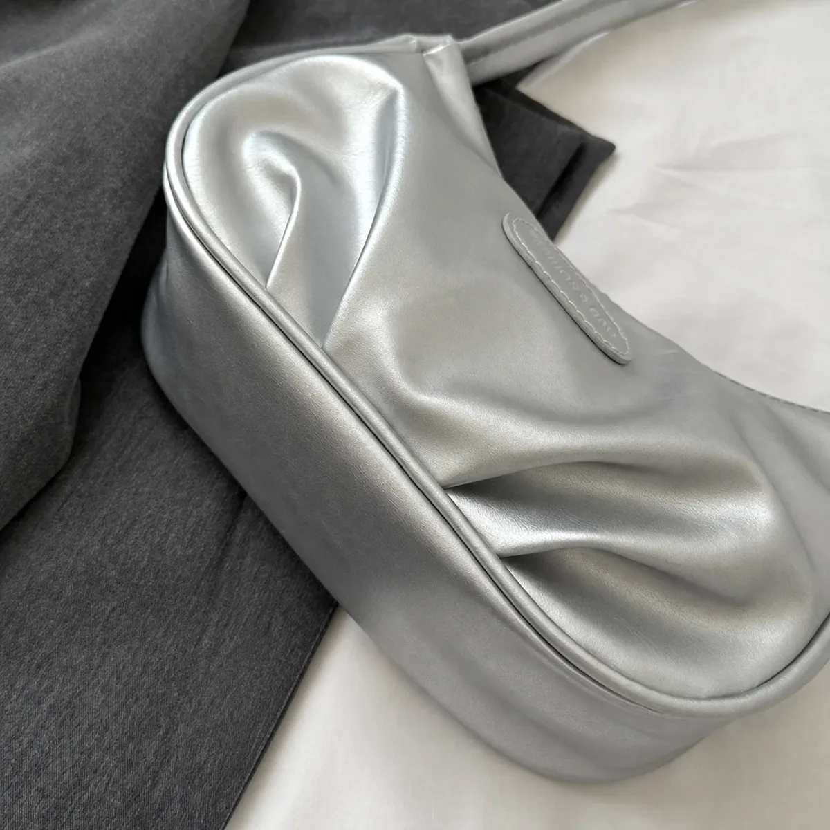 sac fourre-tout en cuir pu, sac à bandoulière croissant de niche, sac à bandoulière pour femme, style urbain pour les sorties, les rendez-vous et le trajet quotidien