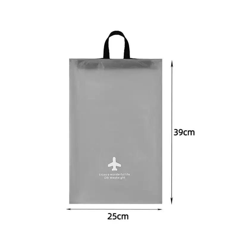 ensemble de trois sacs de rangement de voyage minimalistes et modernes, un organisateur de bagages essentiel et un organisateur de garde-robe/sous-vêtements.