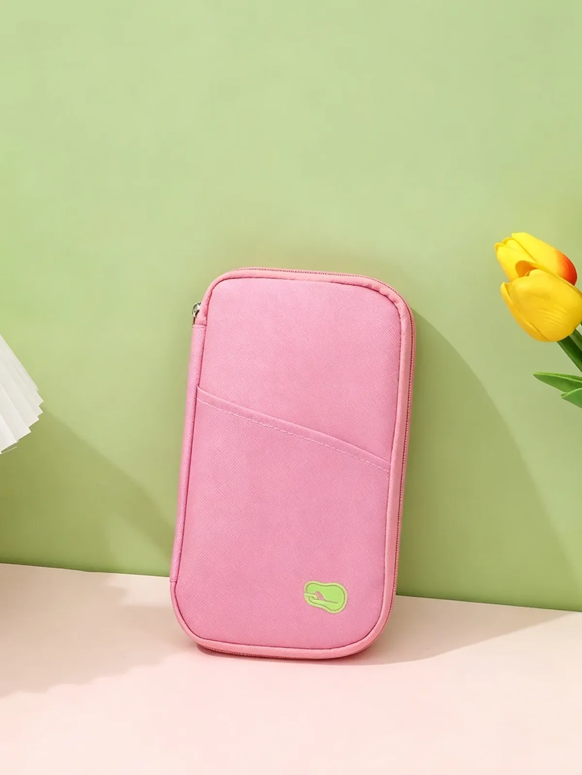 1 porte-passeport de voyage multifonctionnel avec fermeture éclair - comprend un compartiment pour argent liquide, carte d'identité, carte de crédit et téléphone.