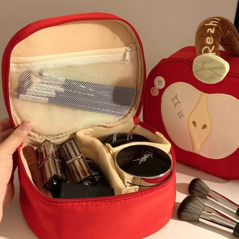 sac à cosmétiques en peluche rouge pomme, pochette de maquillage portable, organiseur de toilette grande capacité, sac de rangement pour soins de la peau, sac à main de voyage pour femmes