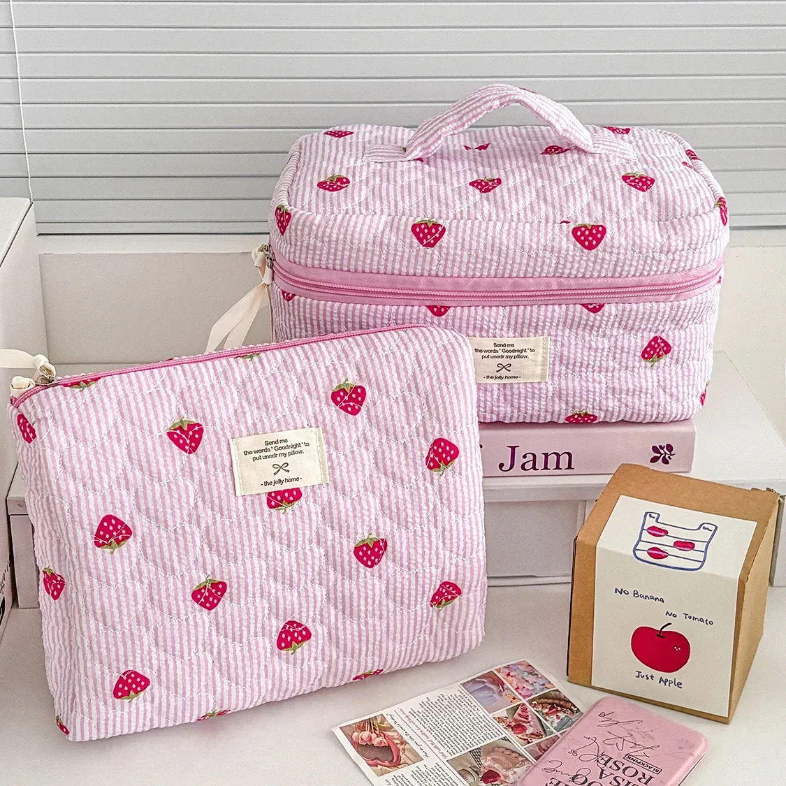 Sac à cosmétiques matelassé rose fraise pour femme, 1 pièce, organiseur de voyage portable, pochette de rangement pour maquillage et articles de toilette, sac à main zippé pour femme