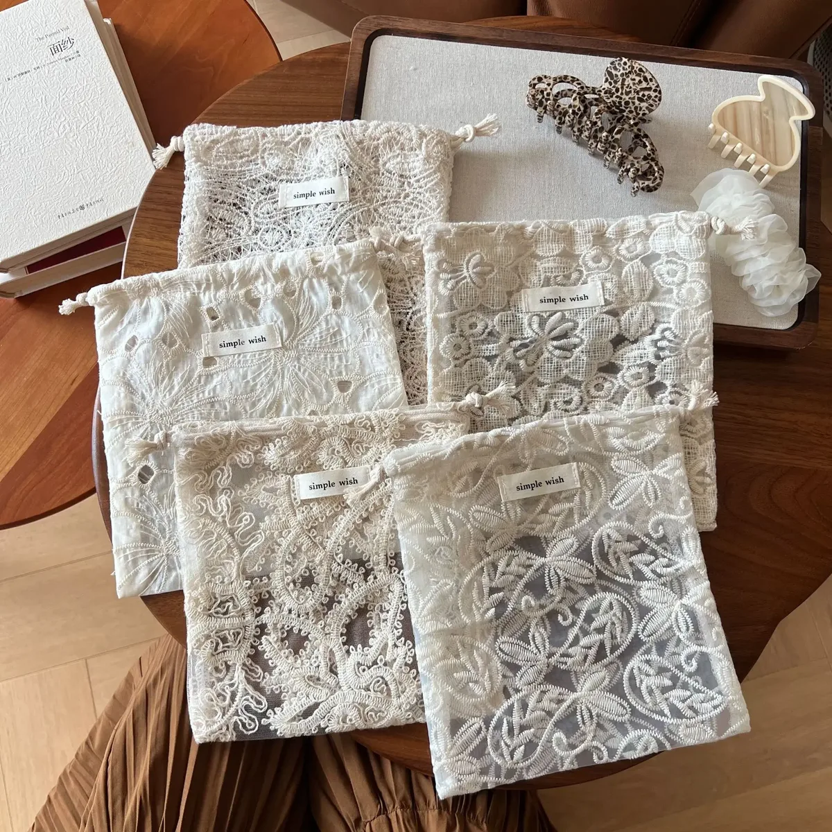 pochette de rangement rétro en dentelle abricot, brodée et ajourée, organisateur polyvalent pour accessoires de cheveux et rangement d'écouteurs