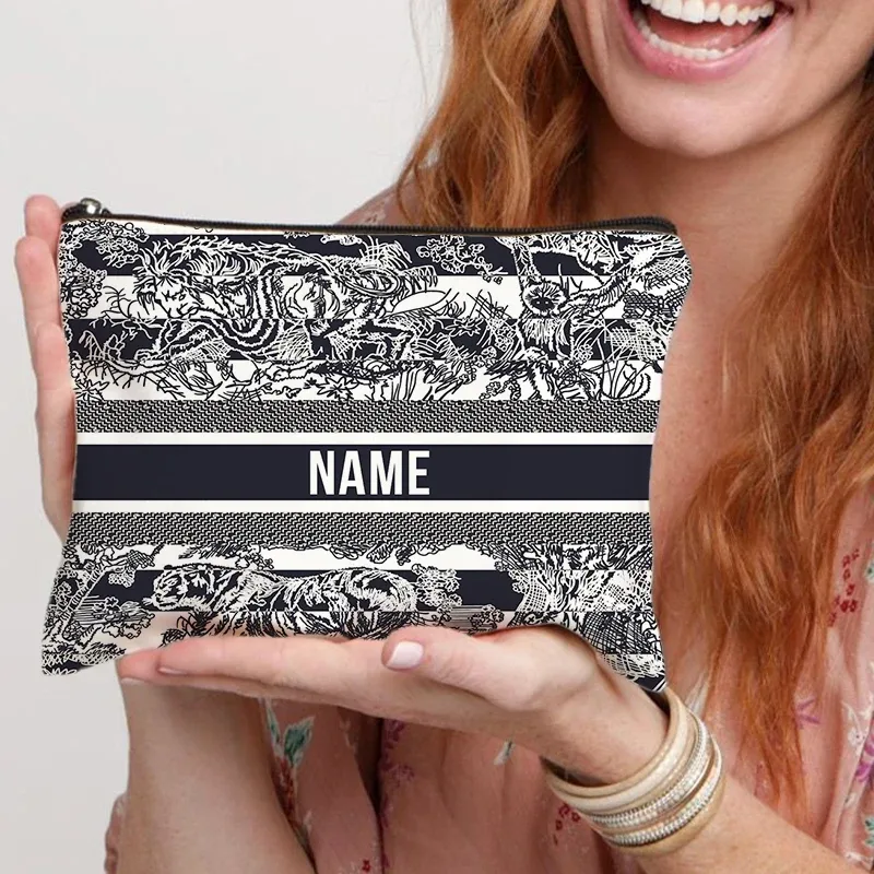 trousse de maquillage personnalisée pour femmes, cadeau pour enseignant(e) scolaire, trousse à crayons personnalisée, trousse à cosmétiques magnifique avec nom pour femme