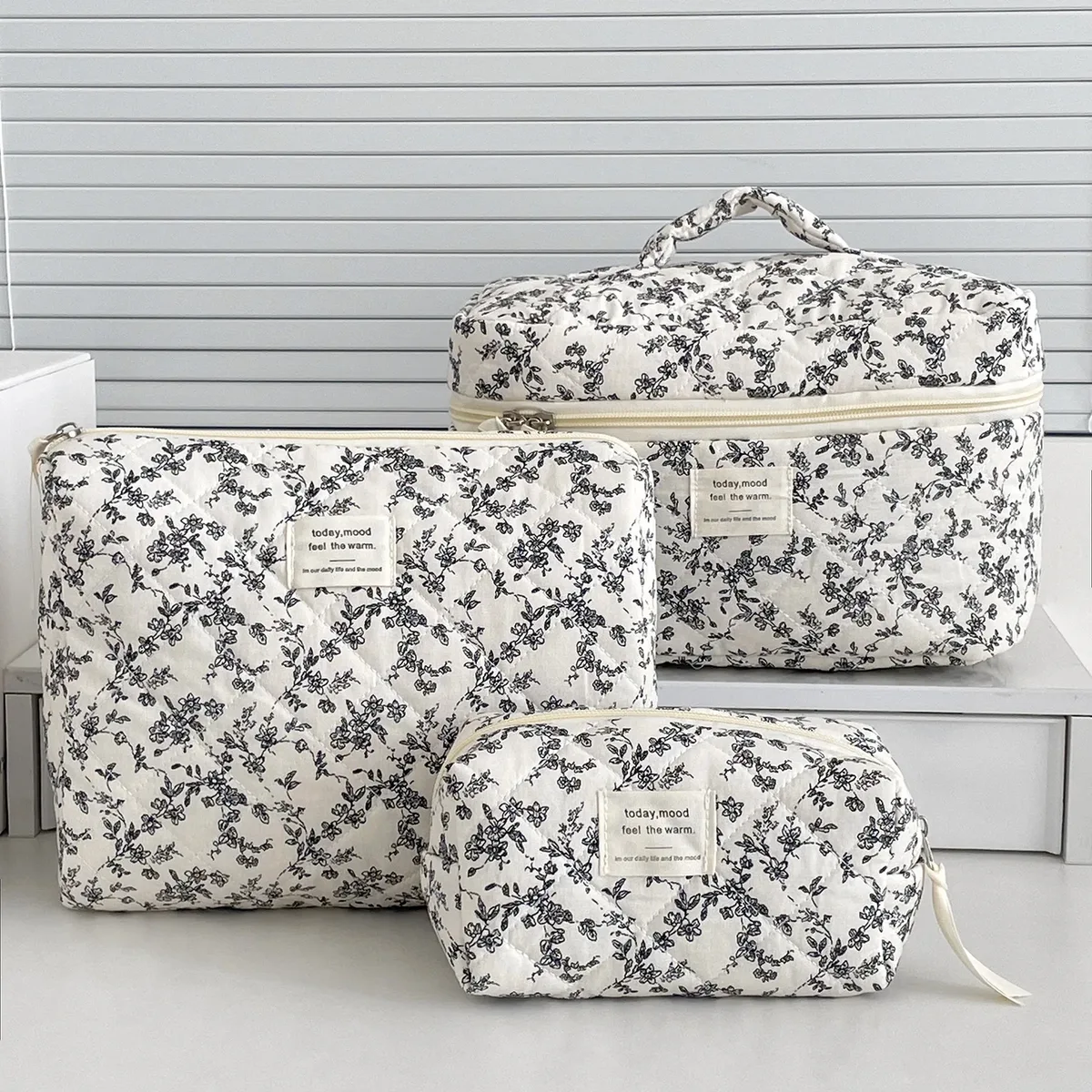 lot de 3 trousses de toilette matelassées à nœuds et motifs floraux, style vintage, grande capacité, souples et portables, pour maquillage et articles de toilette