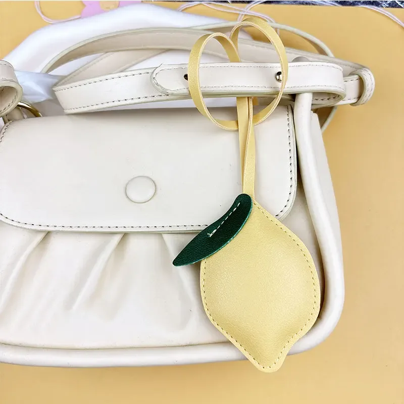 porte-clés en cuir citron, pendentif créatif pour sac, accessoire de sangle de bagage, vente en gros en stock