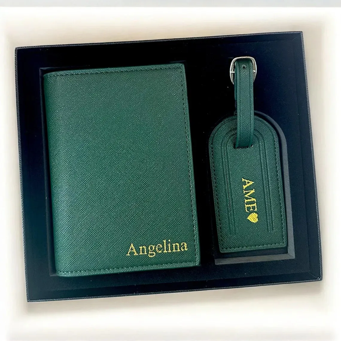 coffret cadeau avec lettres initiales monogrammées gratuites, porte-passeport en cuir saffiano, étiquette de bagage, couverture de passeport, accessoires de voyage
