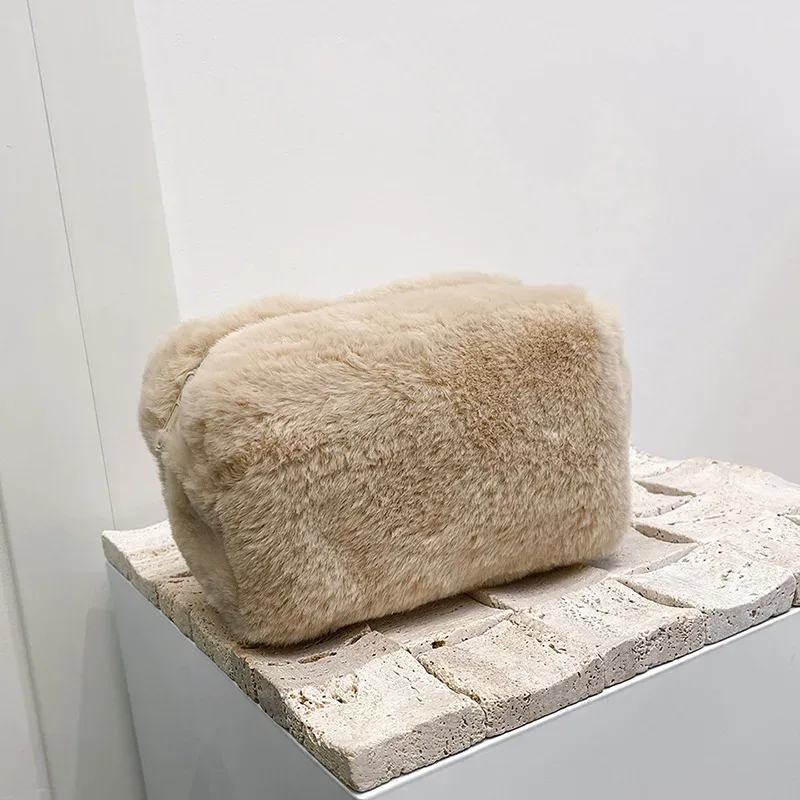 trousse de maquillage élégante en velours, pochette à cosmétiques au design de niche de grande capacité, trousse de toilette haut de gamme mignonne pour femmes