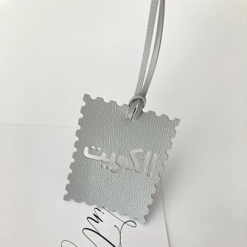 breloque de sac en cuir pu personnalisée avec lettres latines et arabes, accessoire pour sac à dos, décoration intérieure de voiture, décoration créative pour la maison