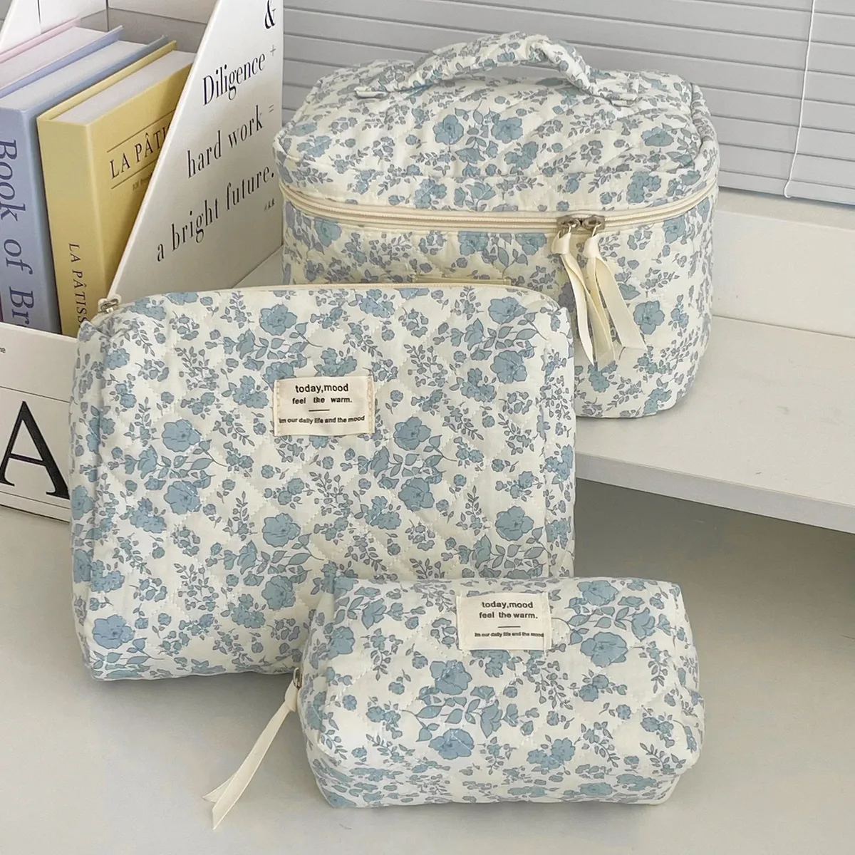 lot de 3 trousses de toilette matelassées à nœuds et motifs floraux, style vintage, grande capacité, souples et portables, pour maquillage et articles de toilette