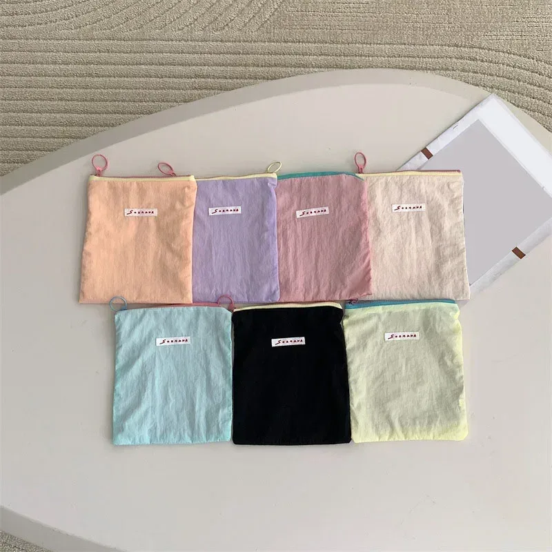 sacs de maquillage monochromes, rouge à lèvres cosmétique simple coréen, sac de rangement pour serviettes hygiéniques, étui à crayons pour étudiants, sacs d'évaluation poudres