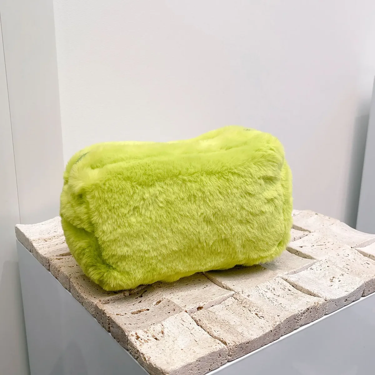 sac à maquillage en fausse fourrure moelleuse et mignonne, grande capacité, pochette cosmétique pour les voyages et l'usage quotidien