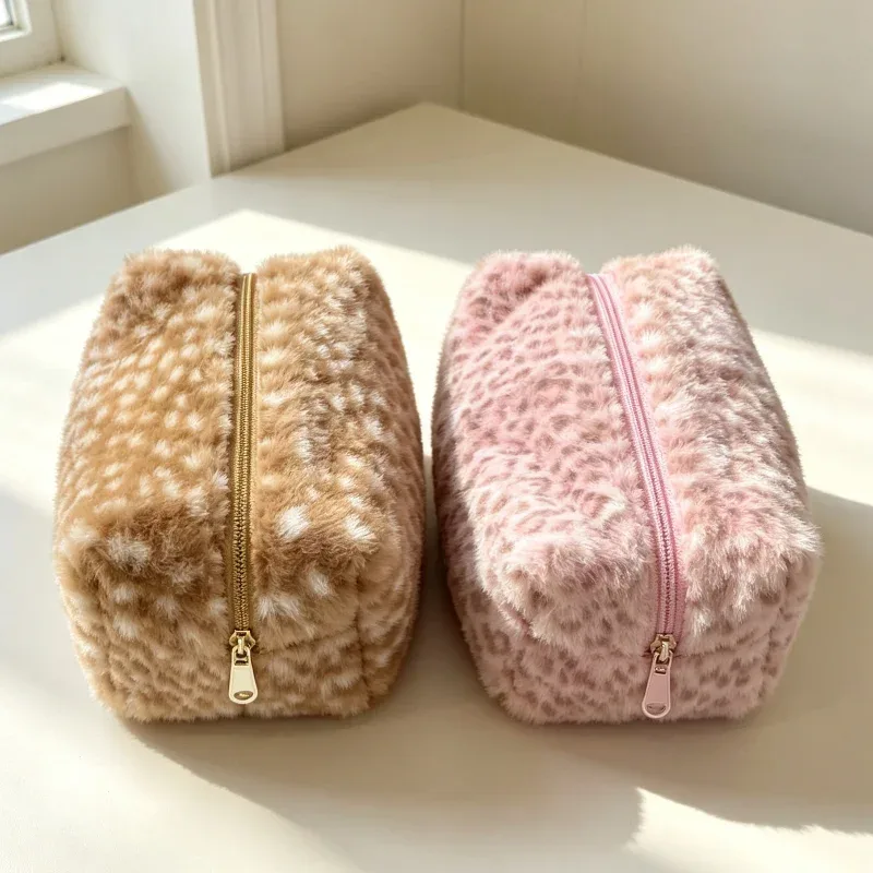 sac de maquillage pour femme en peluche moelleuse à imprimé léopard, sac de rangement tendance et exquis à motif cerf, petite trousse de toilette portable à fermeture éclair pour voyage
