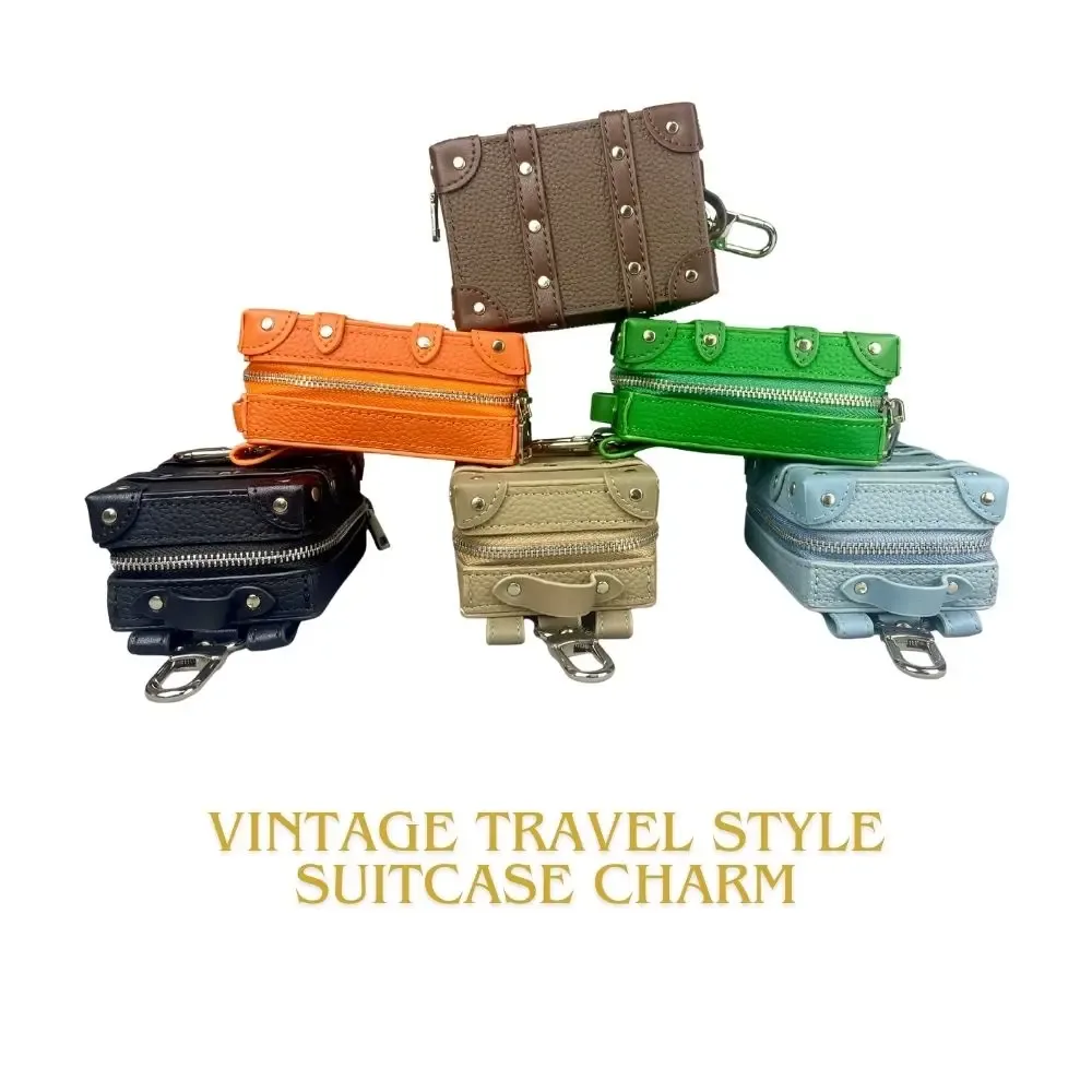 Mini breloque de sac porte-clés de valise de luxe en cuir véritable – Pendentif de coffre clouté avec rangement (écouteurs, clés, rouge à lèvres, pièces de monnaie)