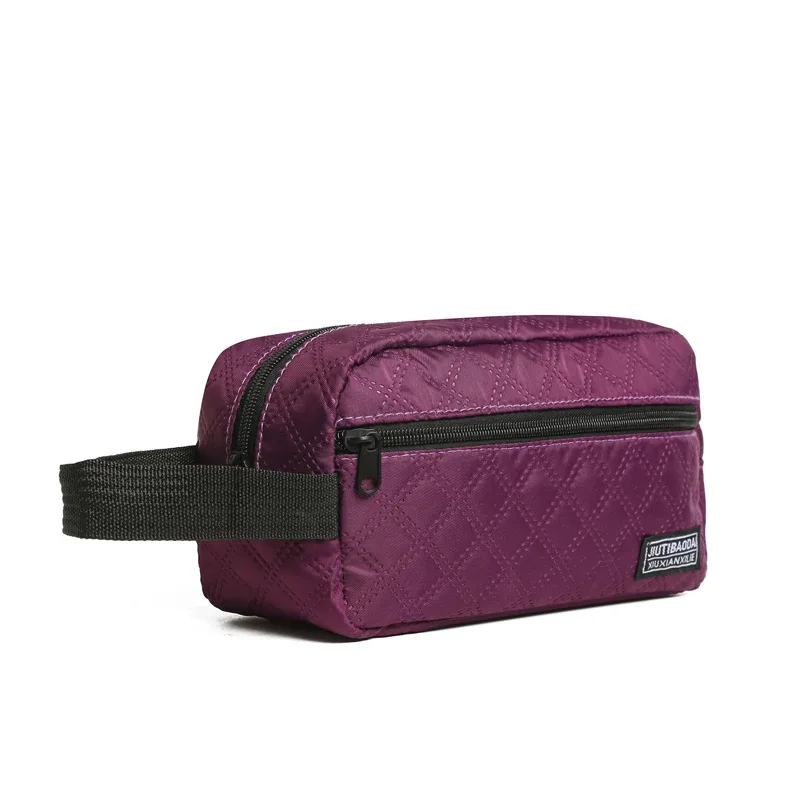 sacs à dos de style neutre pour hommes et femmes, adaptés aux voyages, au shopping et au tourisme. la trousse de maquillage est conçue de manière simple.