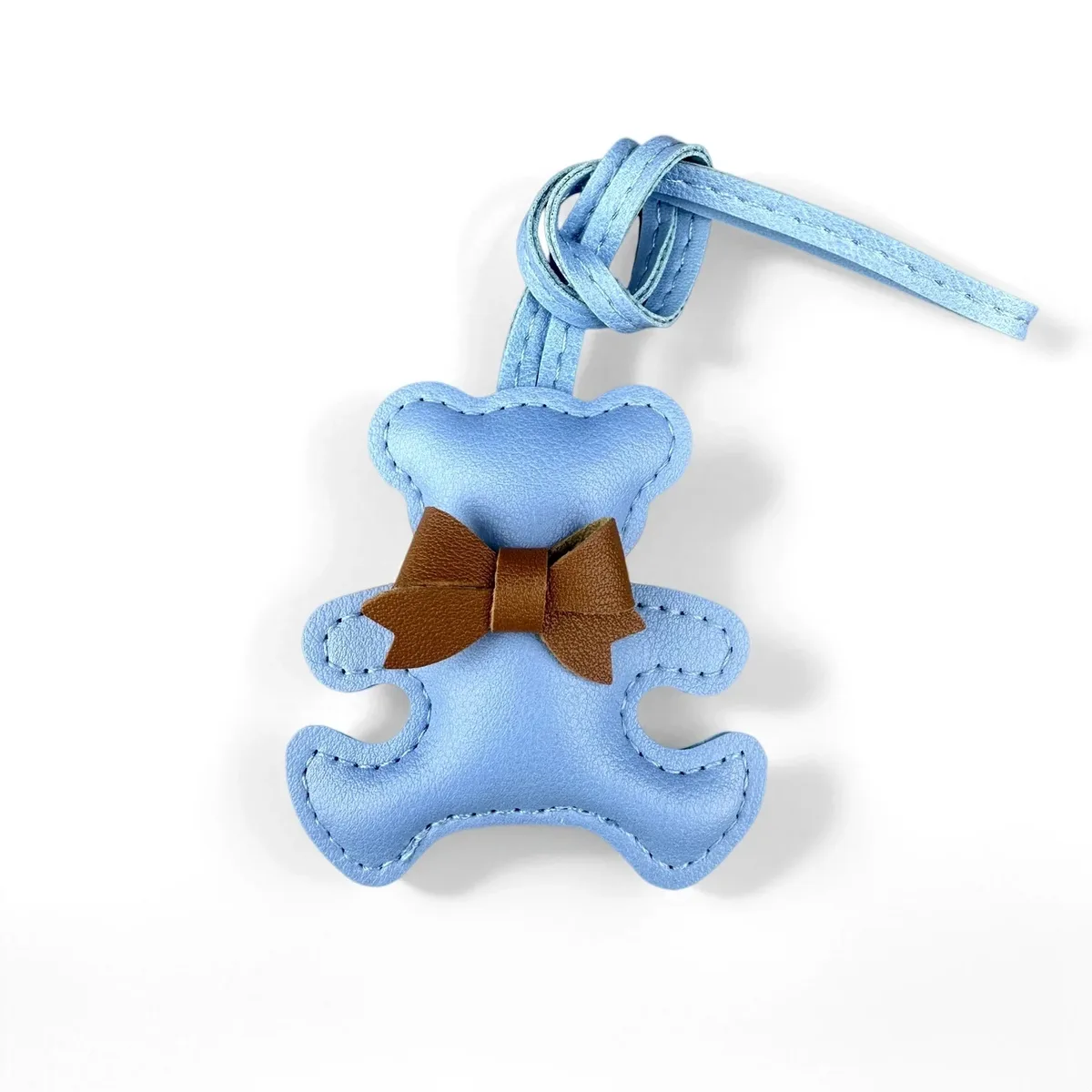 mignon charme en cuir pu en forme d'ours, adorable pose de câlin avec un petit nœud, pendentif animal pour sacs à main et sacs à dos, cadeau pour femmes