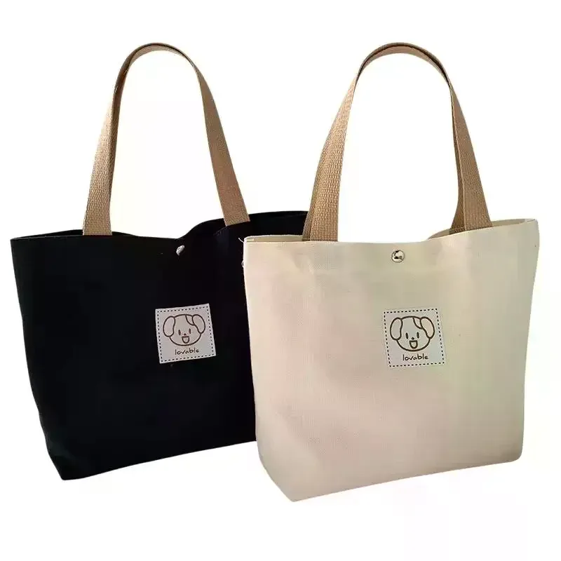les sacs fourre-tout en toile et les sacs bandoulière en toile sont parfaits pour transporter des fournitures scolaires ou pour les voyages.