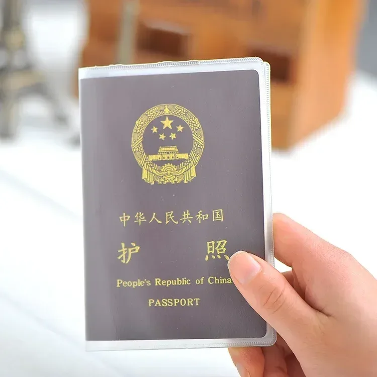 1pc voyage étanche saleté porte-passeport couverture portefeuille transparent pvc porte-carte d'identité affaires porte-carte de crédit étui pochette