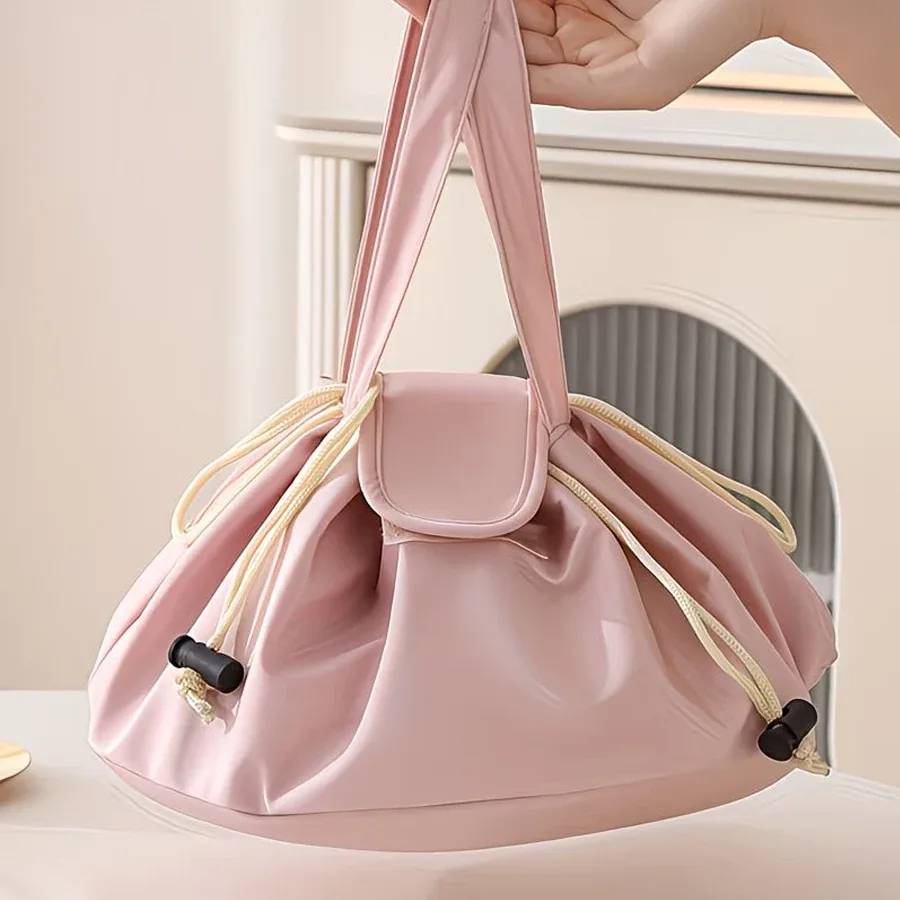 sac de rangement cylindrique de grande capacité pour articles de toilette (avec fermeture à cordon) — sac de rangement portable multi-compartiments, unisexe, adapté pour la salle de sport, les voyages de week-end et l'usage quotidien, peut servir de trousse de toilette, de rangement pour cosmétiques et produits de soin de la peau