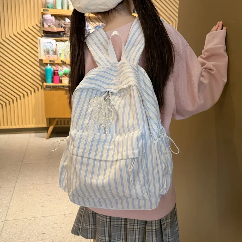 sac à dos à motif rayé, grande capacité, imprimé rayé mignon, avec pendentif, sac à dos léger en nylon, sac à dos pour les trajets quotidiens