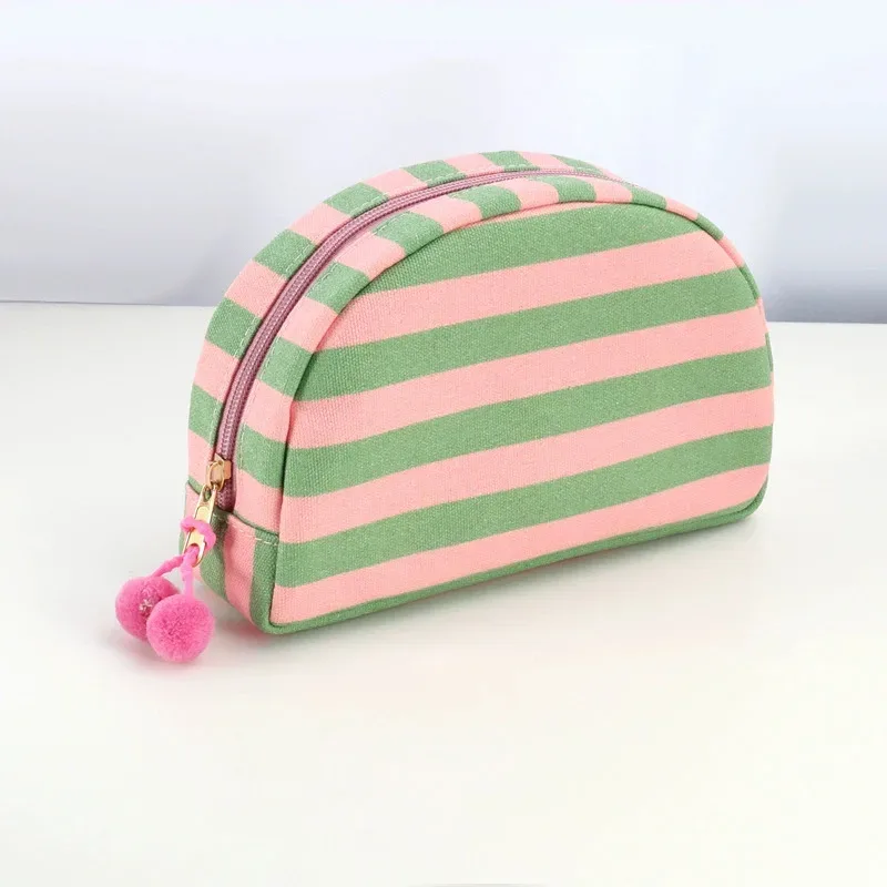 trousse de maquillage en toile rayée avec pom pom, organisateur cosmétique de conception de coquille, pochette de toilette de voyage de grande capacité