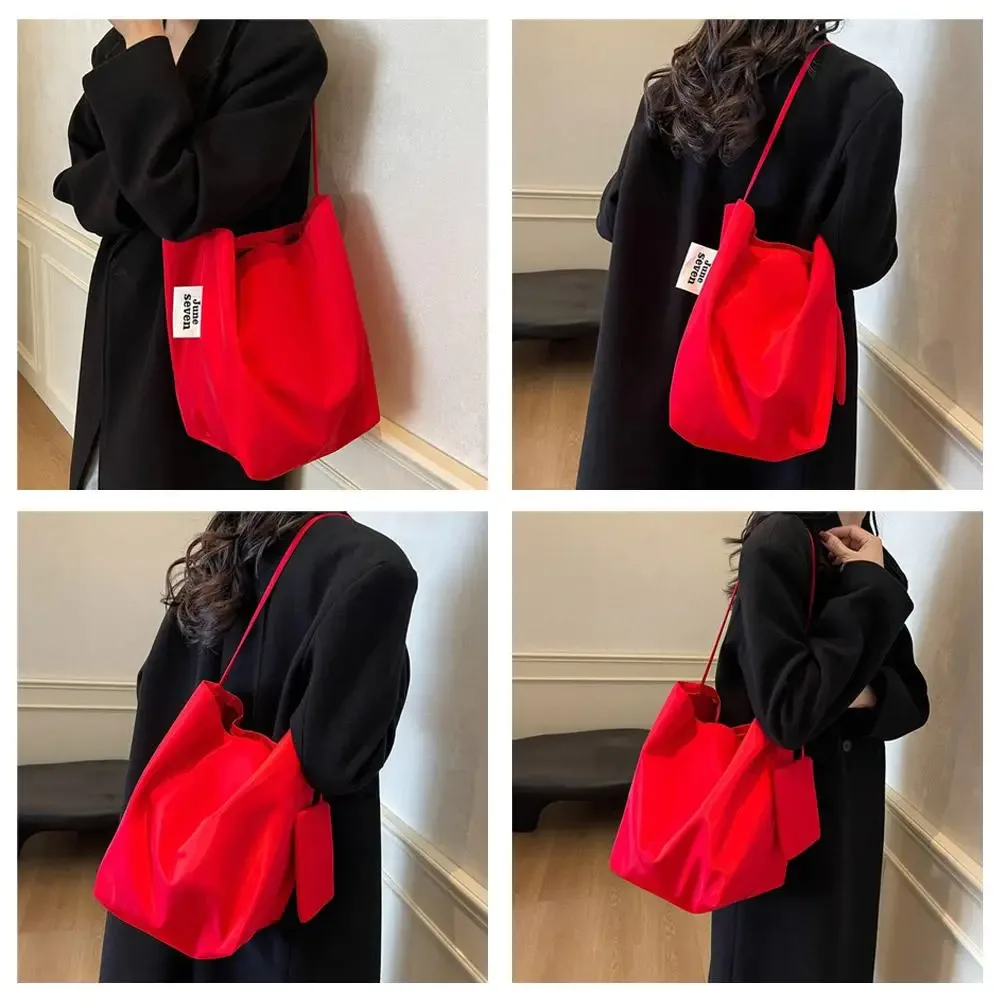 grand sac fourre-tout avec porte-monnaie, fermeture à cordon réglable, bandoulière souple, polyvalent pour le shopping, les voyages et les trajets quotidiens