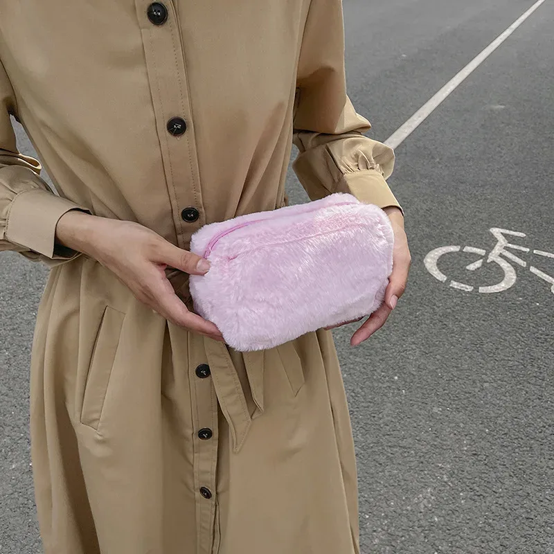 sac à maquillage en fausse fourrure moelleuse et mignonne, grande capacité, pochette cosmétique pour les voyages et l'usage quotidien
