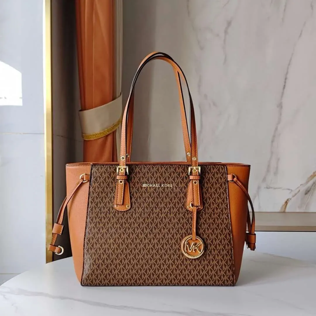 Sac fourre-tout Michael Kors neuf de haute qualité pour femme, en PVC, avec monogramme, idéal pour les déplacements quotidiens, peut être porté à l'épaule.