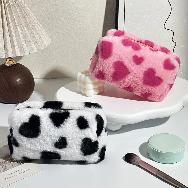 sac de rangement pour crayons décoré en forme de cœur. haute capacité et design tendance ; idéal pour l'organisation du bureau