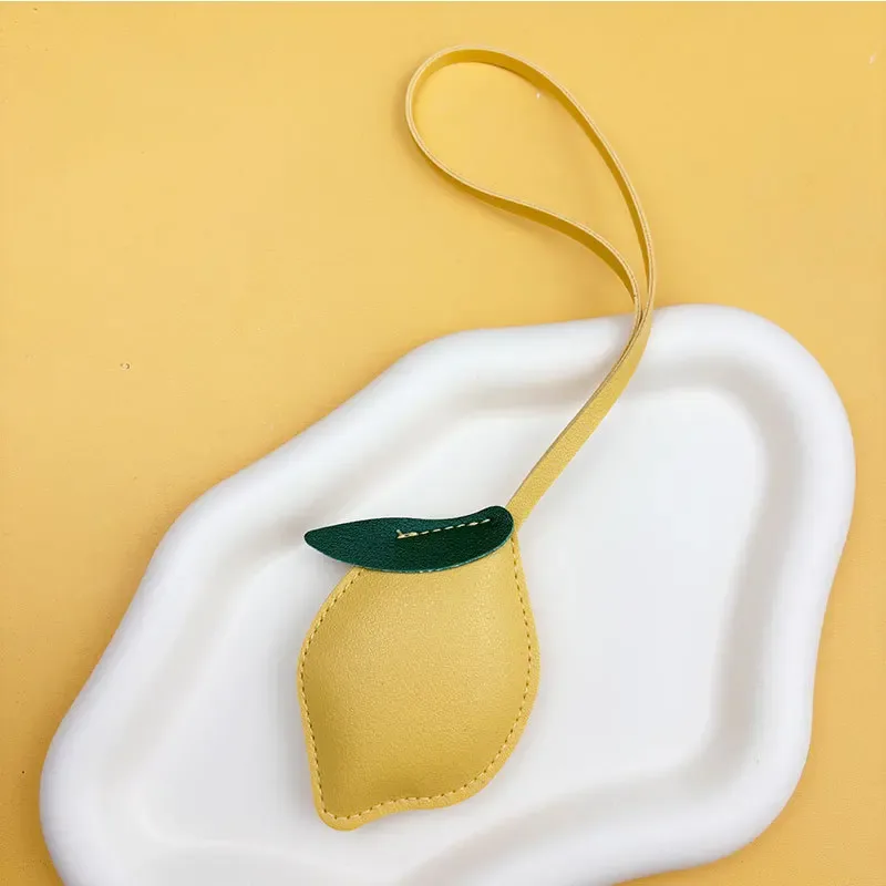 porte-clés en cuir citron, pendentif créatif pour sac, accessoire de sangle de bagage, vente en gros en stock