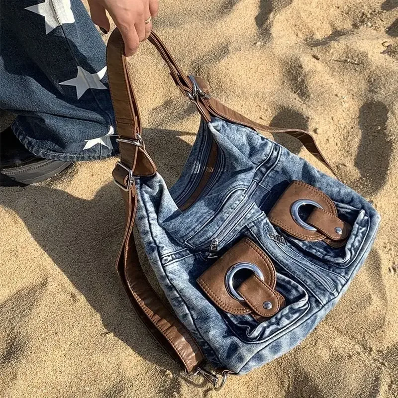 Un sac à dos polyvalent pour femmes, grand sac de niche, aspect haut de gamme, grande capacité, sac à dos en denim le plus vendu