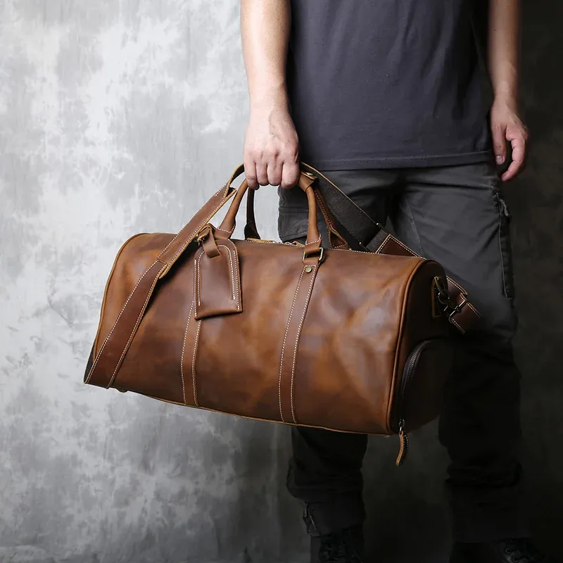 nouveau sac à main rétro pour hommes europe et amérique sac de voyage en cuir de cheval fou couche peau de vache grande capacité sac à bandoulière unique