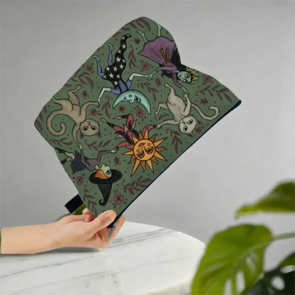 Crayons cosmétiques verts, trousse de maquillage pour étudiants, 1 pièce, trousse de maquillage de nuit de forêt, conception fantaisiste de chat et de lune sur l'obscurité