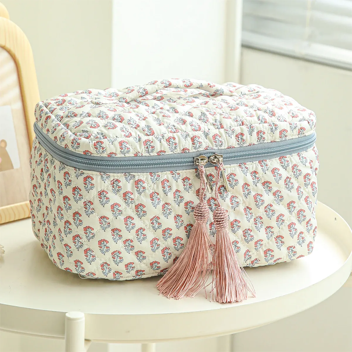 trousse de voyage matelassée florale pour femme avec fermeture éclair, grande capacité, pochette à crayons pour les voyages, le travail et le quotidien