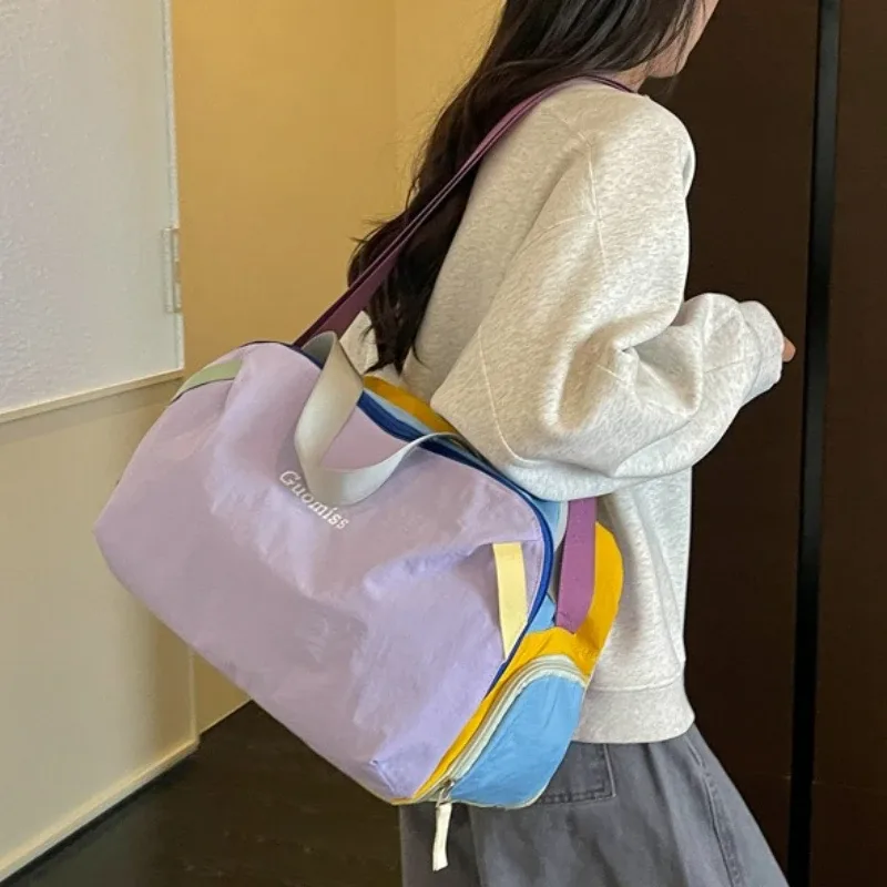 sac de voyage en nylon pour femme, sac à main coloré avec sangle, sac de sport léger pour femme, sac de nuit, sac fourre-tout décontracté pour le week-end