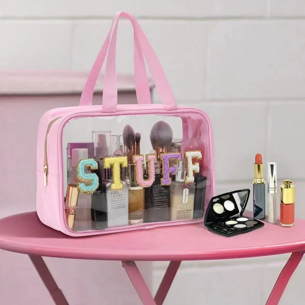 Sac de maquillage transparent en PVC avec lettres brodées, sac de voyage imperméable de grande capacité, élégant organisateur de cosmétiques portable.