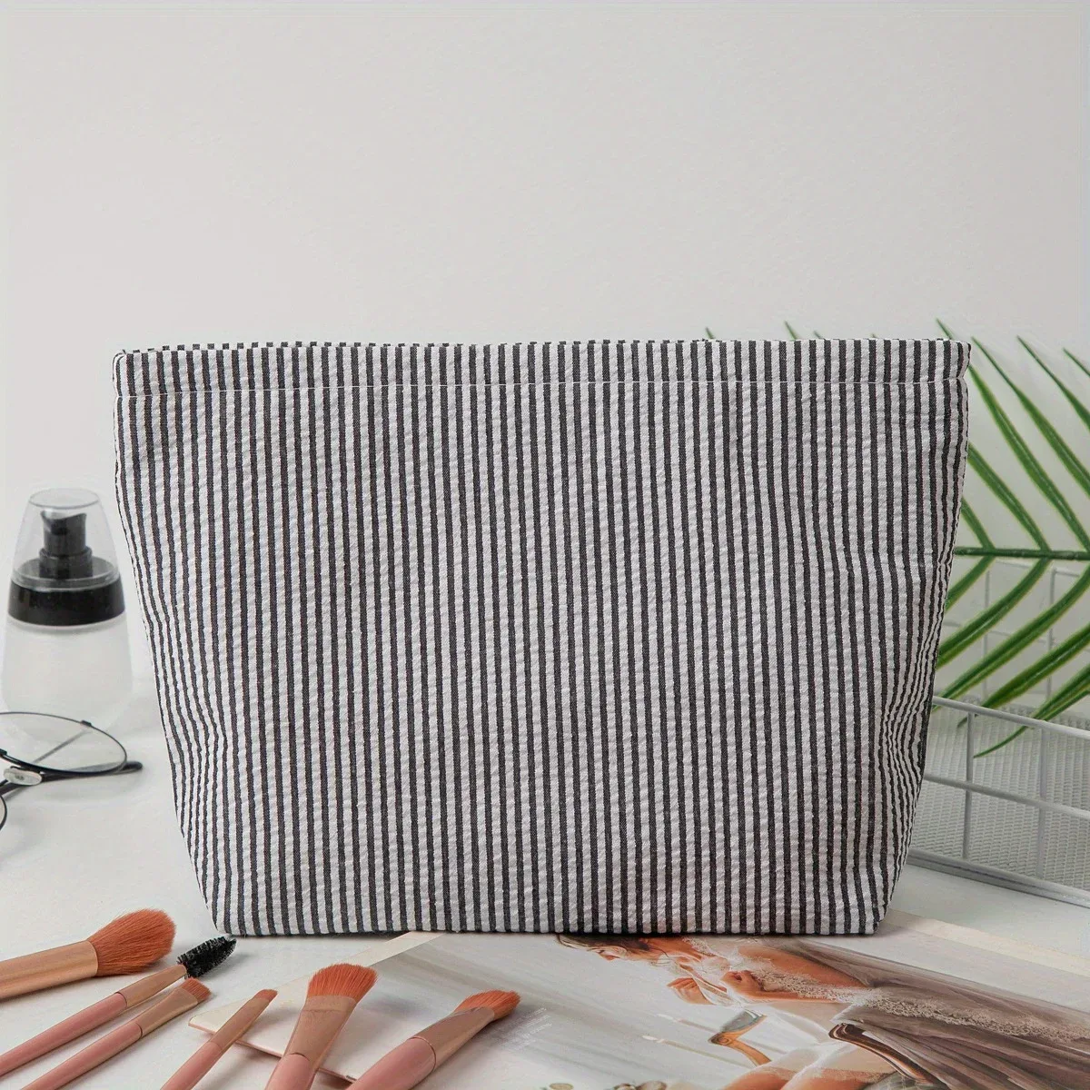 sac de maquillage à rayures avec nom brodé, sac de lavage de grande capacité, sac de rangement approprié pour la beauté et les petits articles quotidiens, cadeaux parfaits