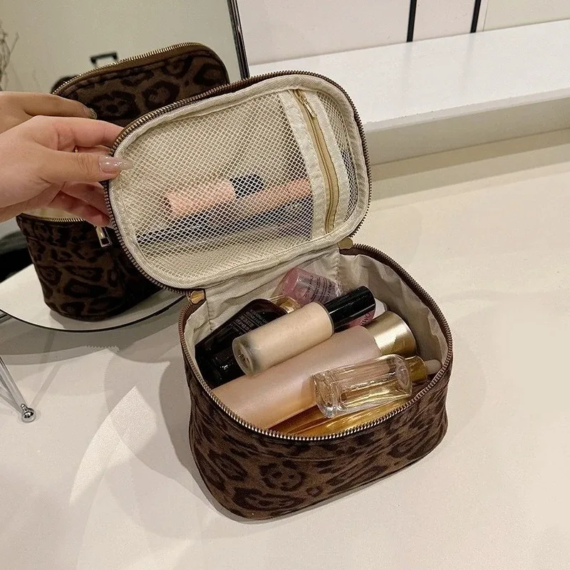 sac à cosmétiques en faux daim pour femmes, sac de voyage de bain de grande capacité, poches de maquillage vintage, sac de rangement à main, boîte de toilette léopard