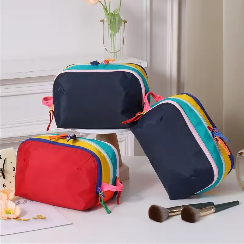 sac de voyage léger grande capacité pour maquillage et articles de toilette, sac à bandoulière de voyage couleur dopamine, sac de toilette suspendu en nylon imperméable