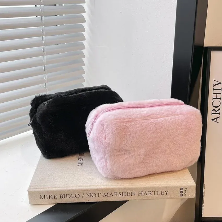 nouveau 1 pièces sac cosmétique en peluche crayon fille couleur bonbon sac à main banquet fête dame sac cosmétique maquillage