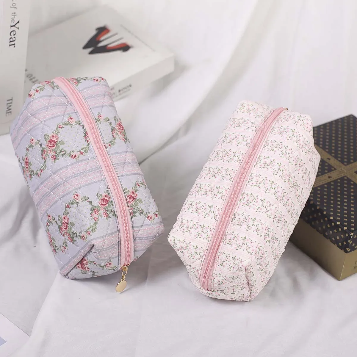 petit sac de maquillage matelassé à fleurs, sac de voyage à fermeture éclair pour soins de la peau, sac de rangement portable de grande capacité, sac souple imprimé de rangement
