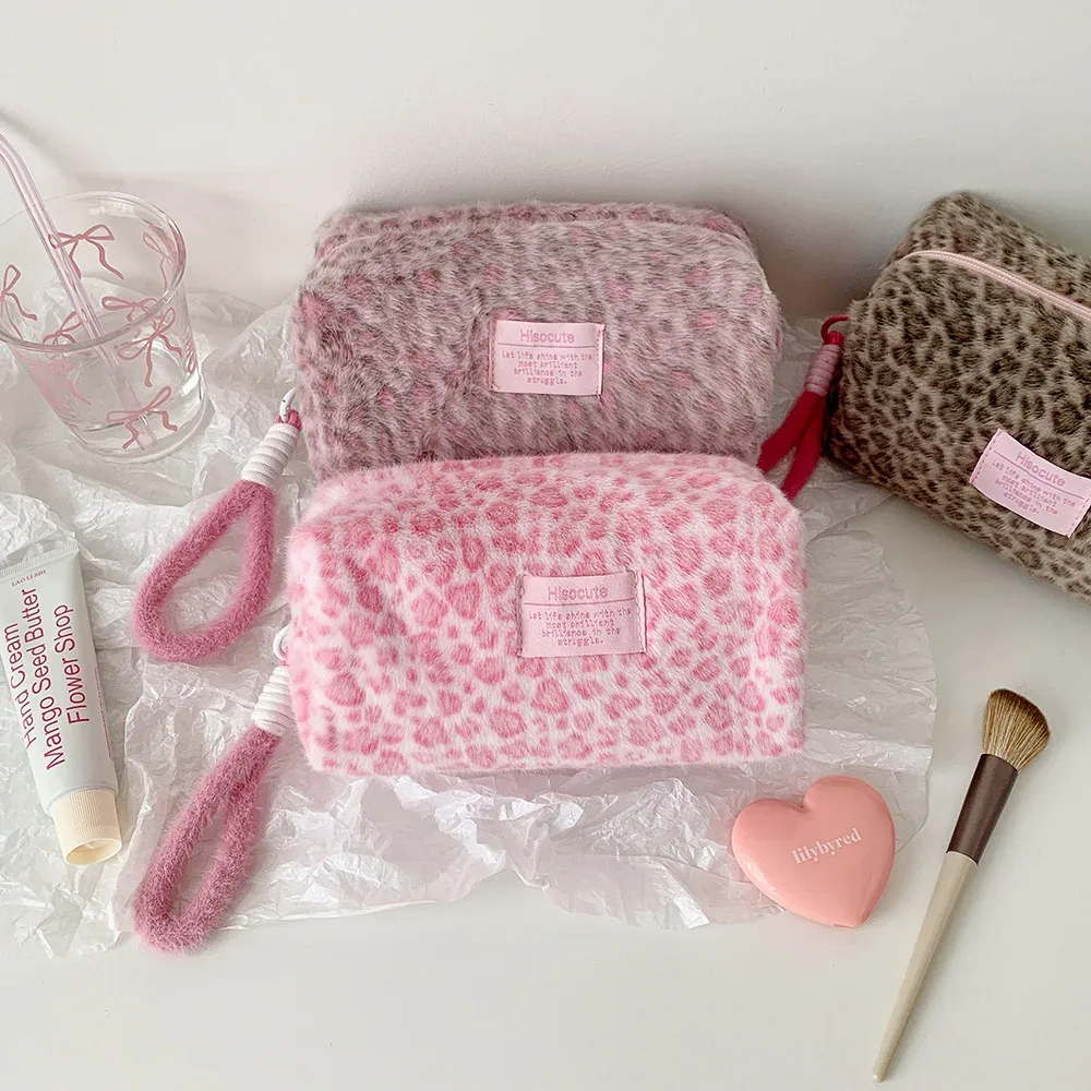 pochette de maquillage en peluche à imprimé léopard, sacs cosmétiques pour femmes, pochette pour étudiantes, sac de rangement portable pour produits de soin de la peau et articles de toilette