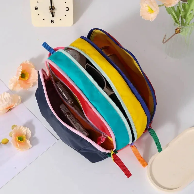 sac de voyage léger grande capacité pour maquillage et articles de toilette, sac à bandoulière de voyage couleur dopamine, sac de toilette suspendu en nylon imperméable