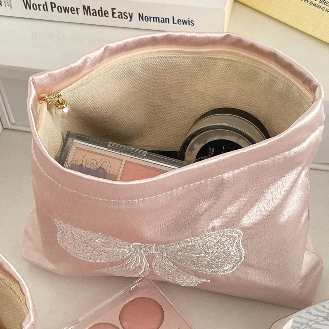 pochette de maquillage rose nacrée avec nœud, mignonne et féminine, en satin brodé, grande capacité, sac de rangement pour cosmétiques