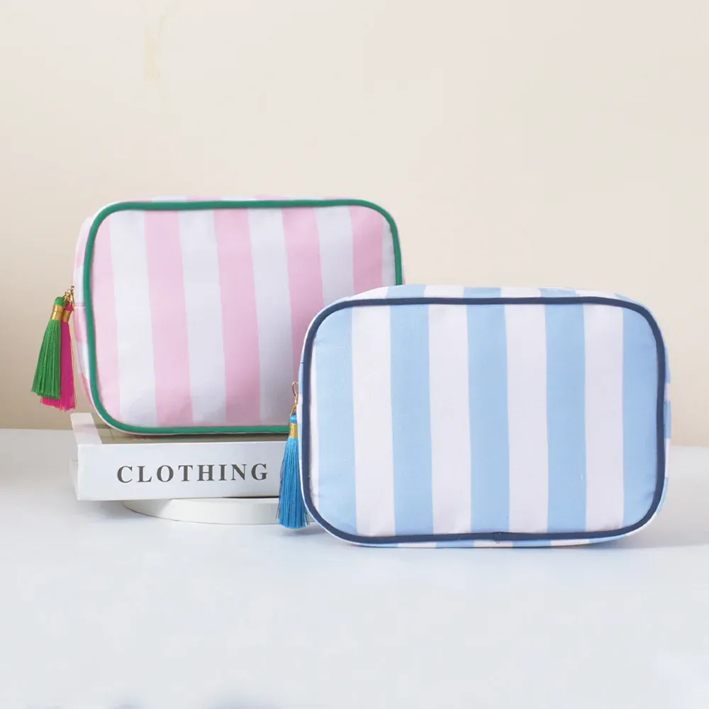 grand sac à cosmétiques de lavage rayé pour femmes, sac de maquillage à pompon avec fermeture éclair, grande capacité, rangement de toilette, pochette de rangement